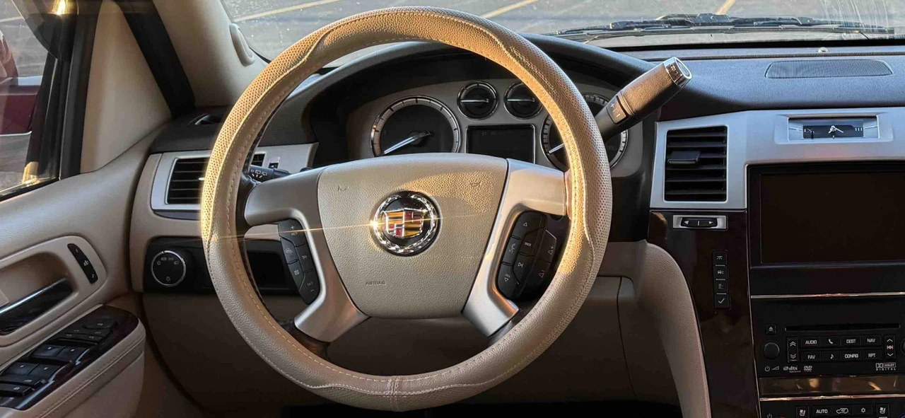 2011 Cadillac Escalade & EXT 3rd Gen - Image 26 of 31