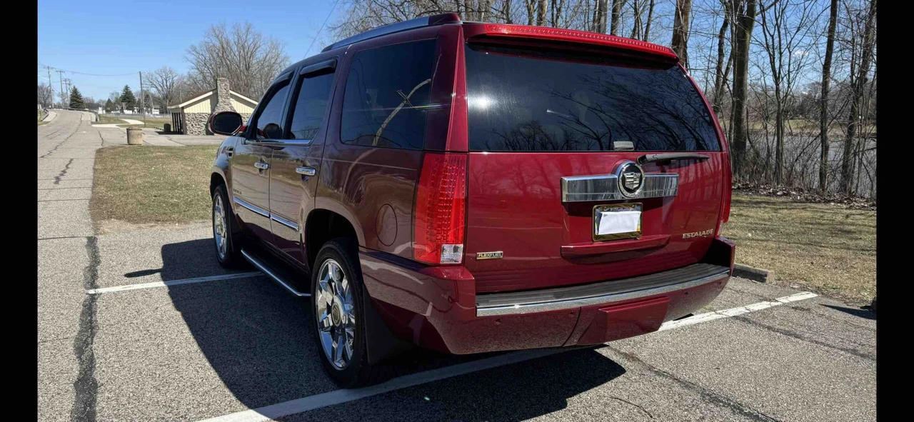 2011 Cadillac Escalade & EXT 3rd Gen - Image 7 of 31
