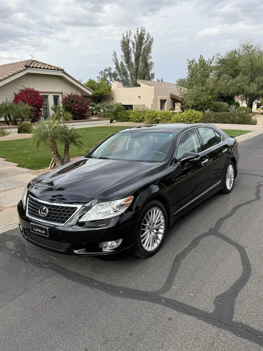 2011 Lexus LS 4th Gen - Image 4 of 31