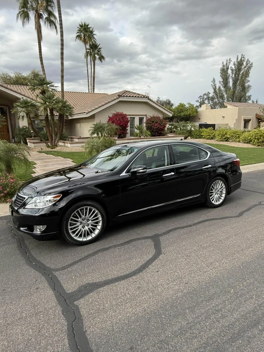 2011 Lexus LS 4th Gen - Image 5 of 31