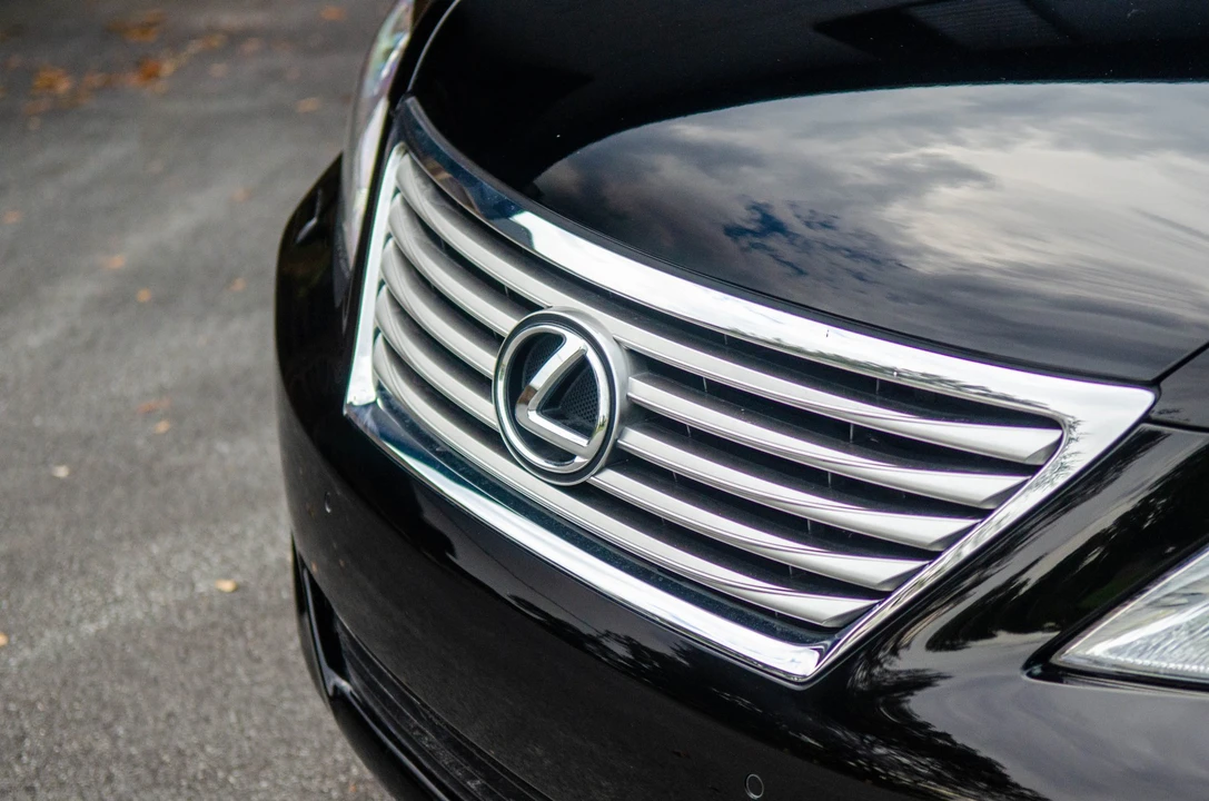 2012 Lexus LS 4th Gen - Image 20 of 31