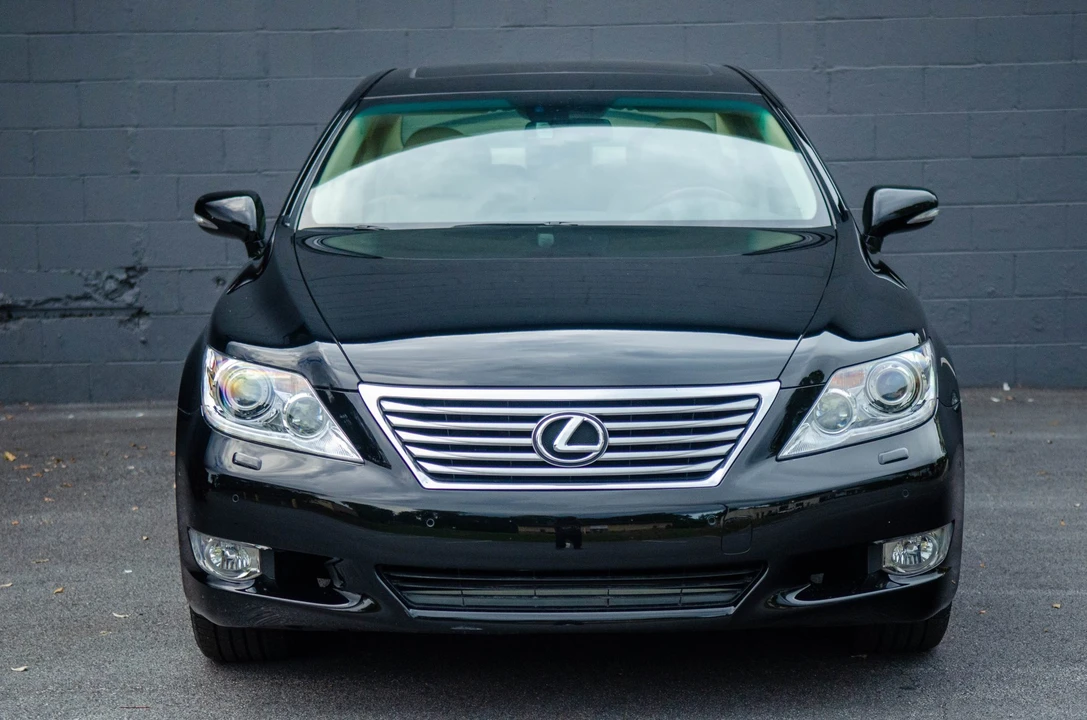 2012 Lexus LS 4th Gen - Image 8 of 31