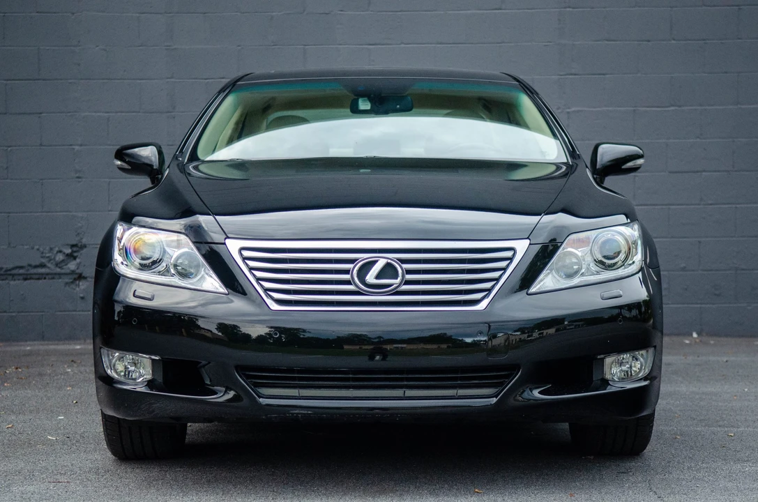 2012 Lexus LS 4th Gen - Image 7 of 31