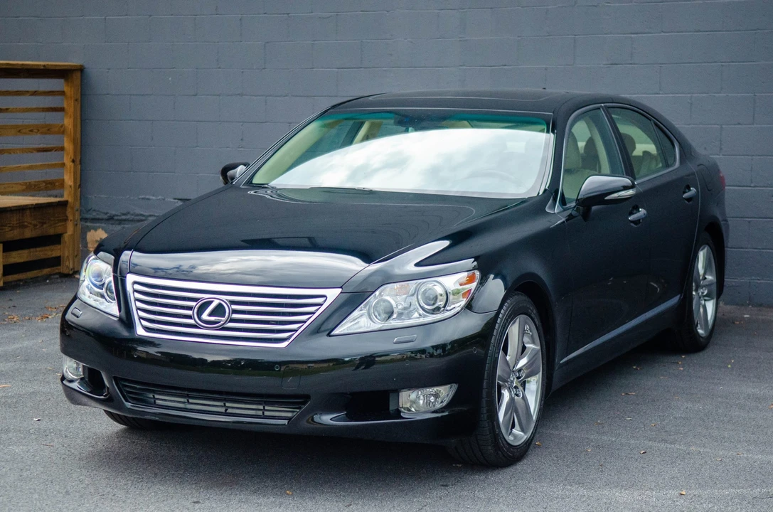 2012 Lexus LS 4th Gen - Image 4 of 31