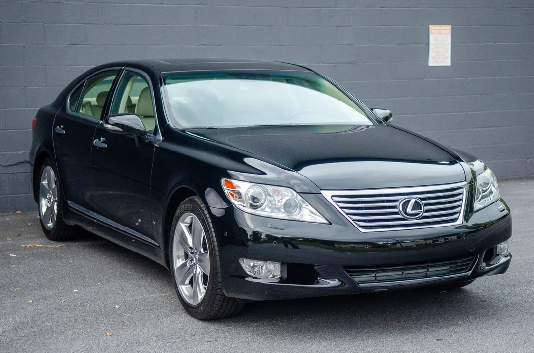 2012 Lexus LS 4th Gen - Image 11 of 31