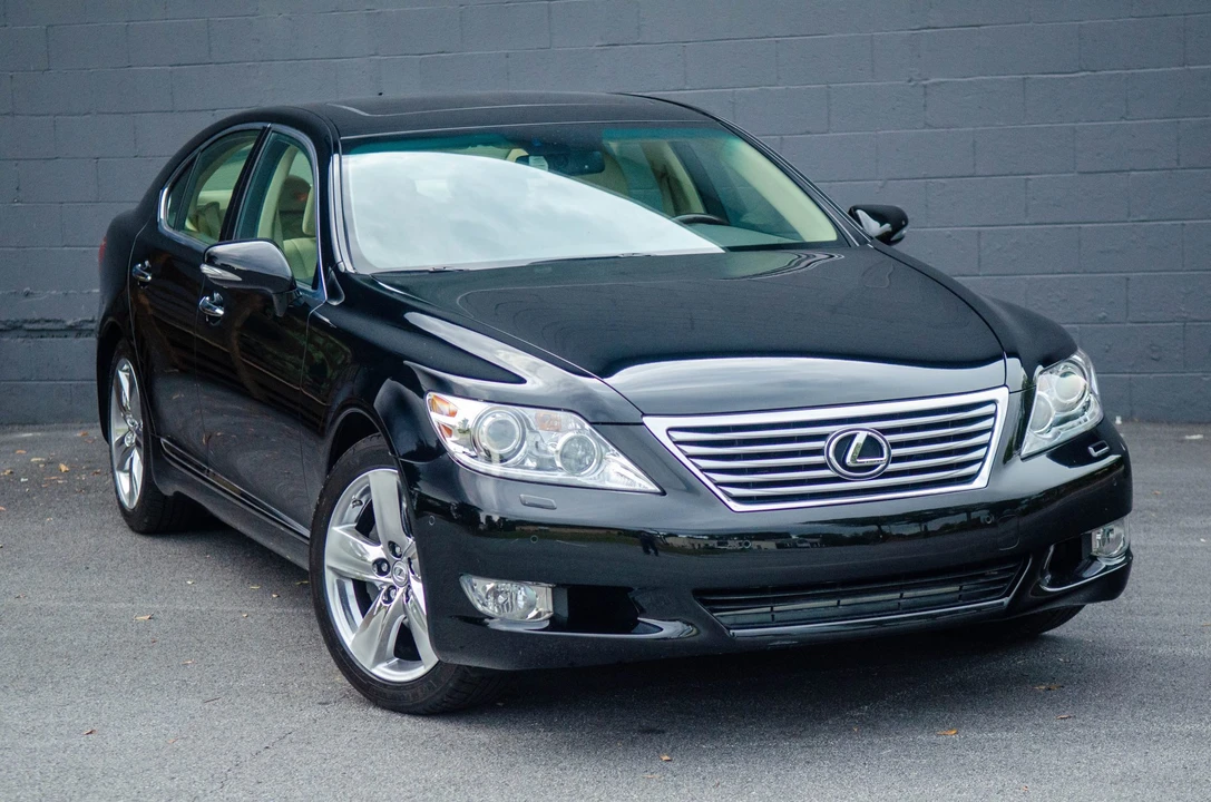 2012 Lexus LS 4th Gen - Image 10 of 31