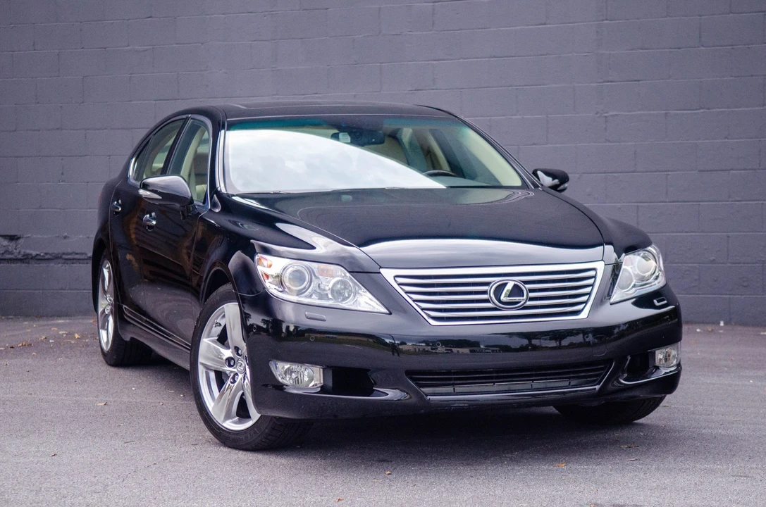 2012 Lexus LS 4th Gen - Image 9 of 31