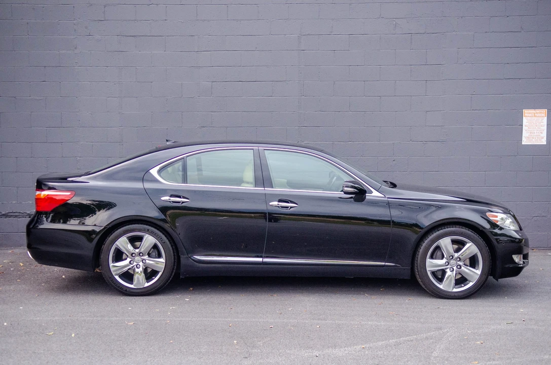 2012 Lexus LS 4th Gen - Image 15 of 31