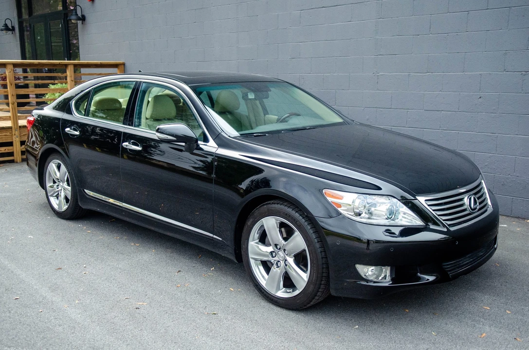 2012 Lexus LS 4th Gen - Image 12 of 31