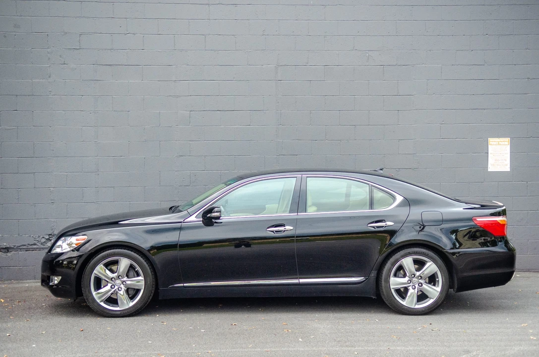 2012 Lexus LS 4th Gen - Image 19 of 31