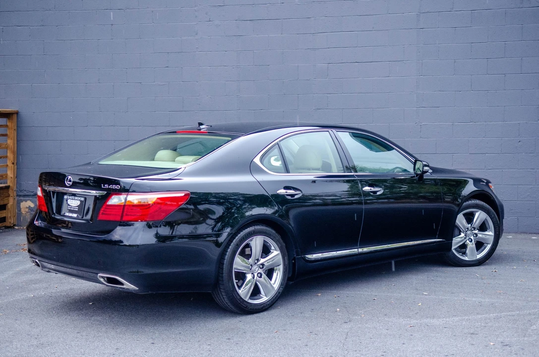2012 Lexus LS 4th Gen - Image 16 of 31