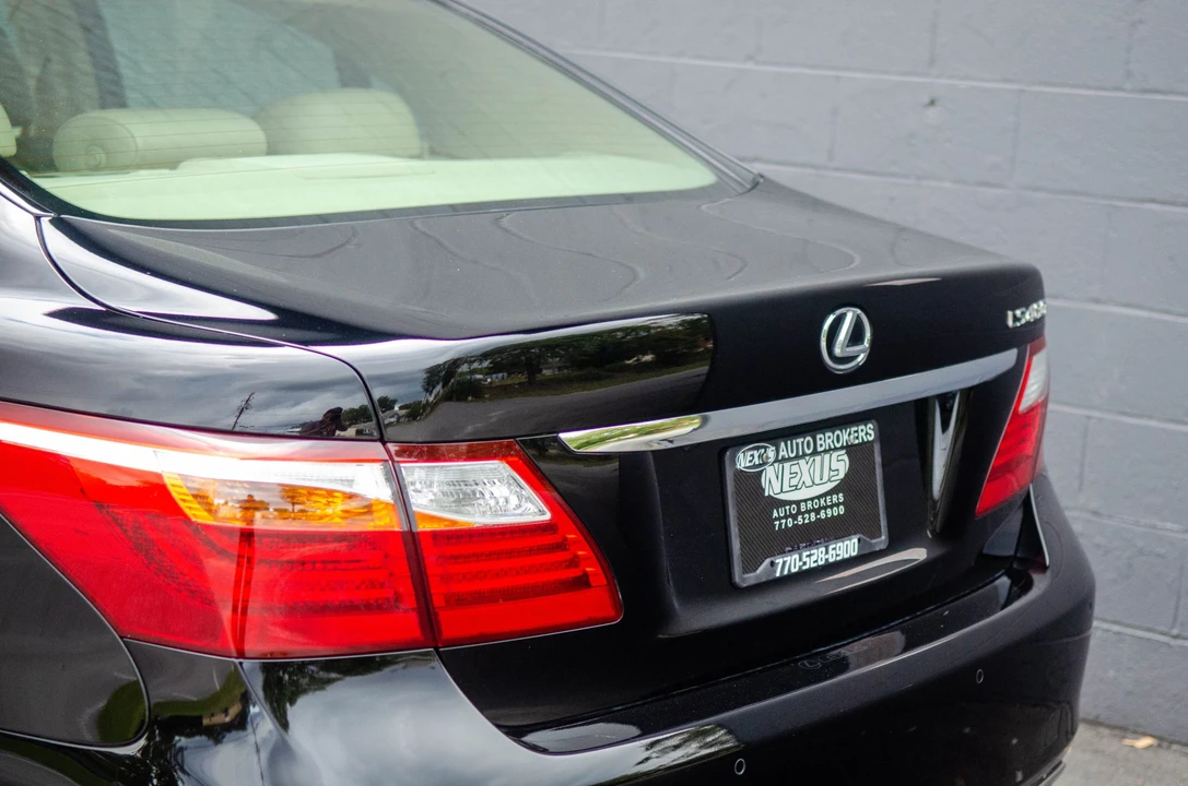 2012 Lexus LS 4th Gen - Image 23 of 31