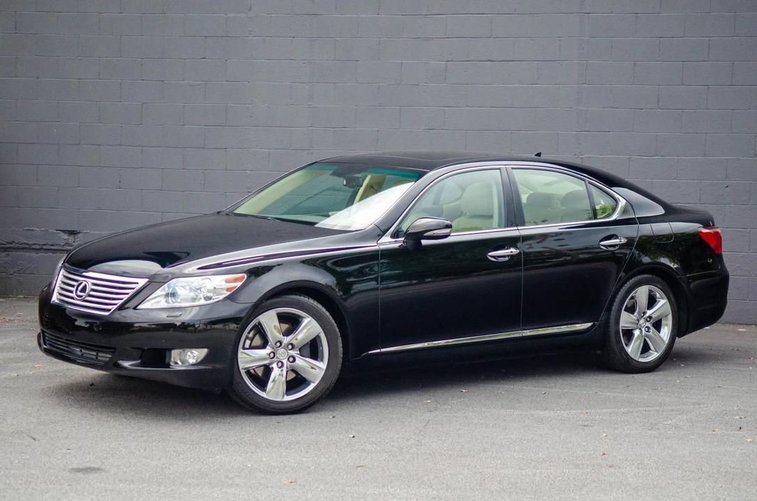 2012 Lexus LS 4th Gen - Image 2 of 31