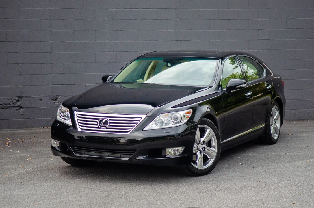 2012 Lexus LS 4th Gen - Image 3 of 31