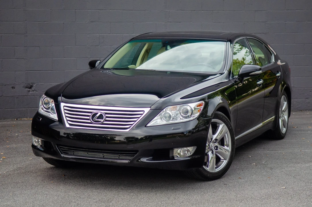 2012 Lexus LS 4th Gen - Image 5 of 31
