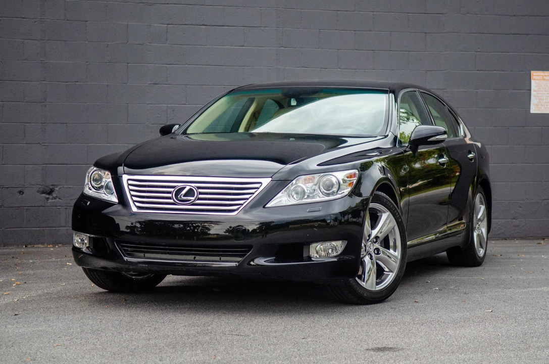 2012 Lexus LS 4th Gen - Image 6 of 31