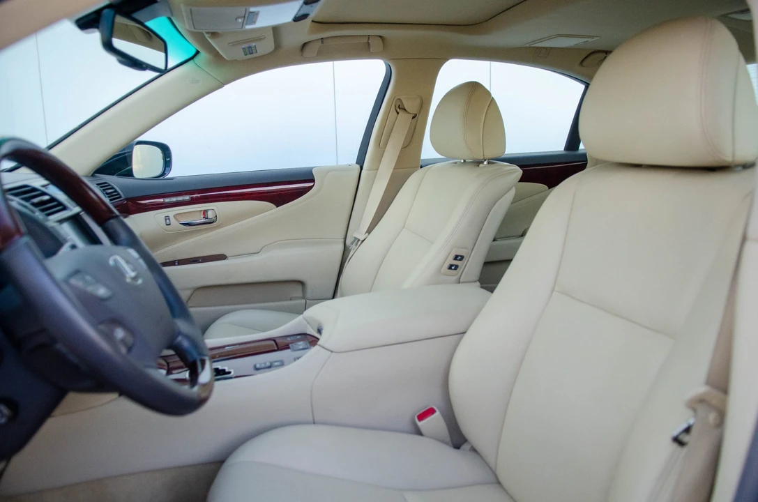 2012 Lexus LS 4th Gen - Image 30 of 31