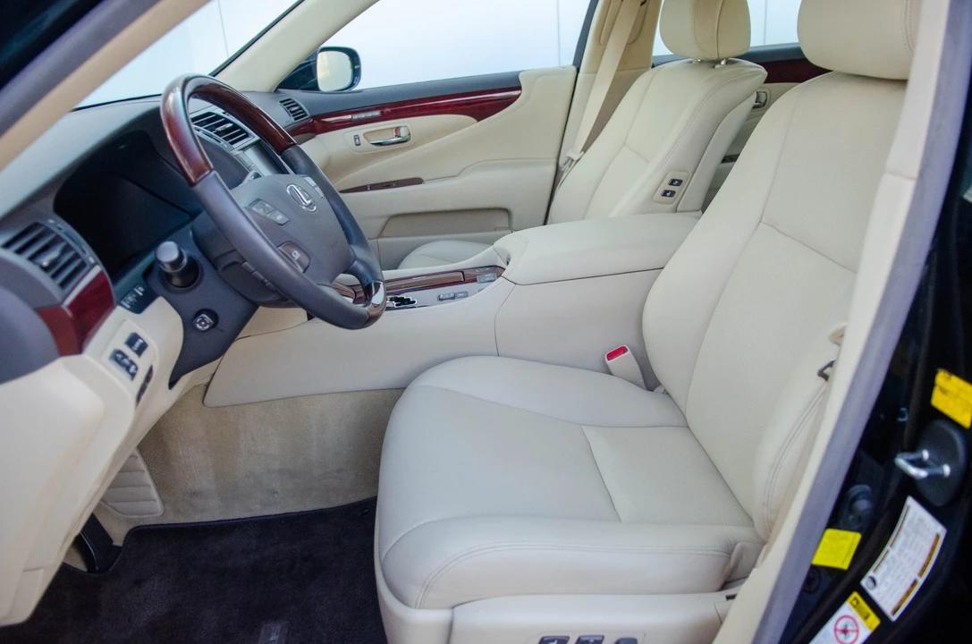 2012 Lexus LS 4th Gen - Image 29 of 31