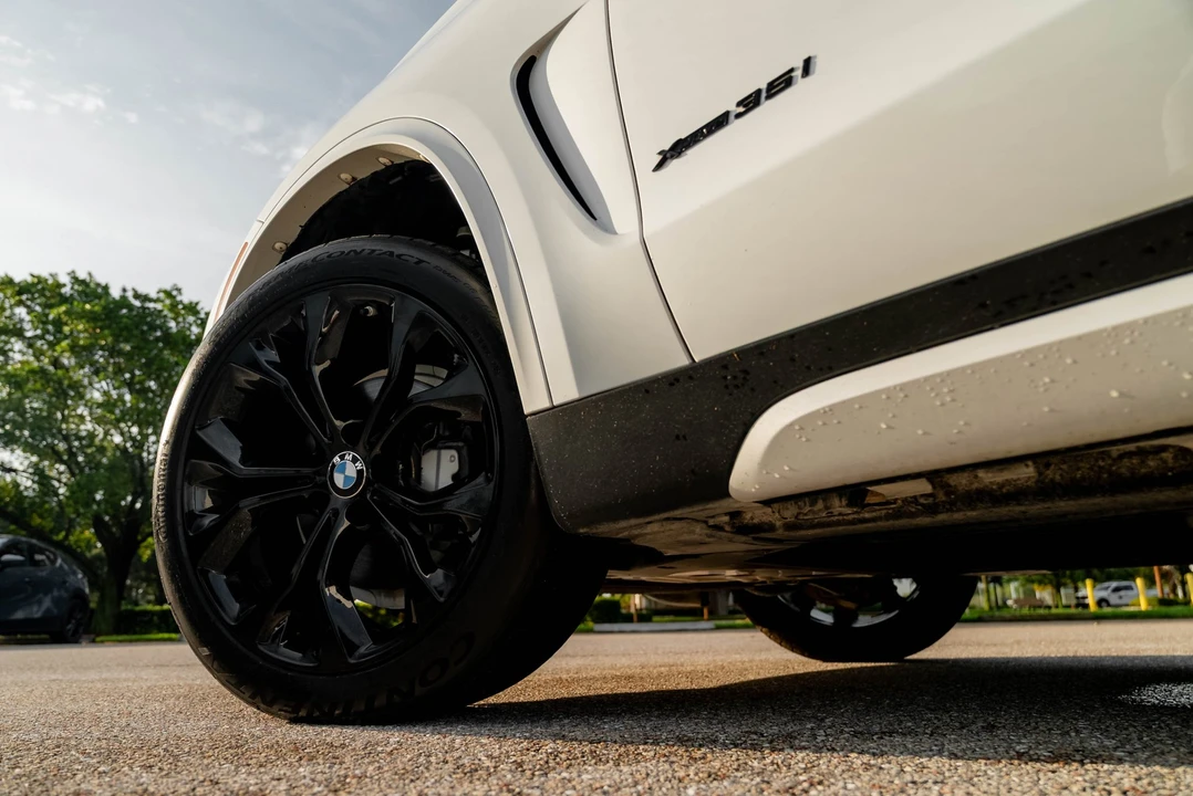 2018 BMW - Image 24 of 31