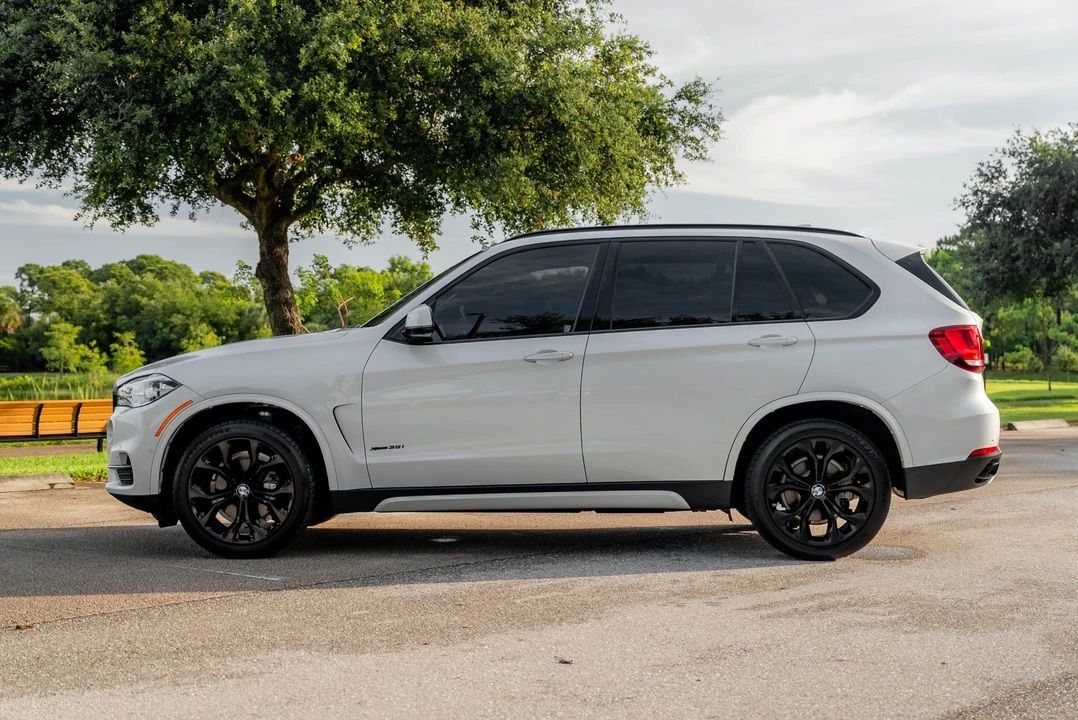 2018 BMW - Image 3 of 31