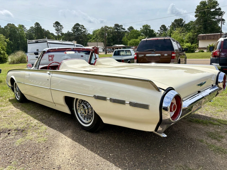 1962 Ford Thunderbird 3rd Gen - Image 7 of 31