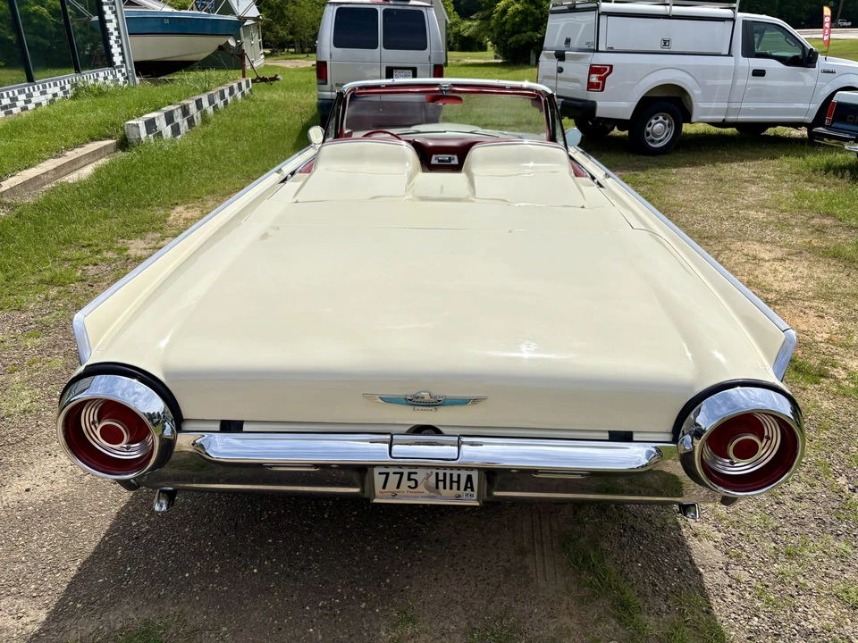 1962 Ford Thunderbird 3rd Gen - Image 9 of 31