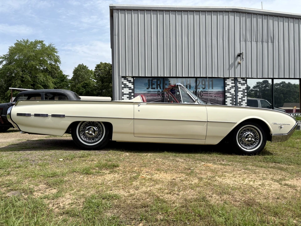 1962 Ford Thunderbird 3rd Gen - Image 11 of 31