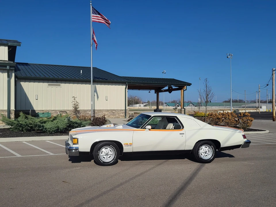 1977 Pontiac LeMans 4th+ Gen - Image 4 of 31