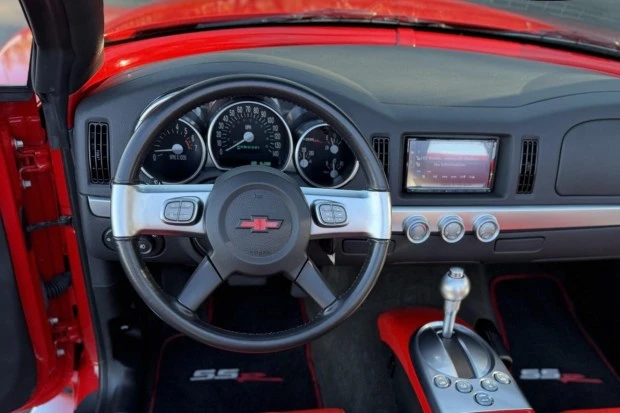 2003 Chevrolet SSR - Image 6 of 8