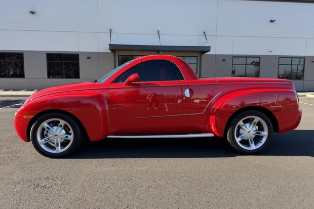 2003 Chevrolet SSR - Image 4 of 8
