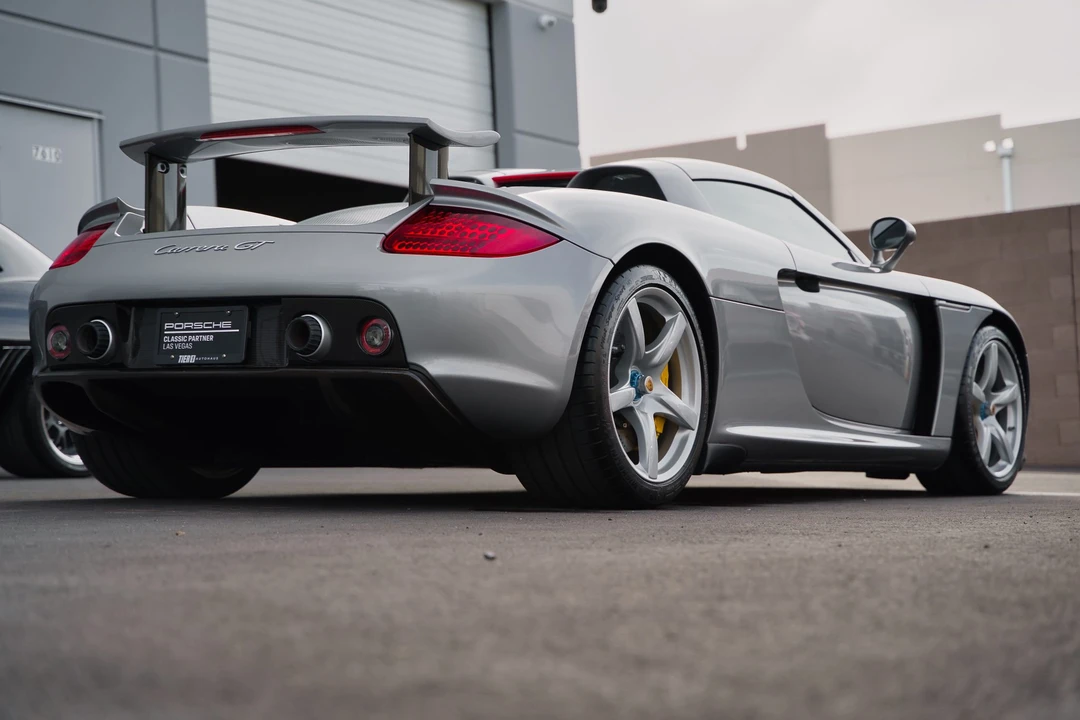 2005 Porsche Carrera GT - Image 11 of 31