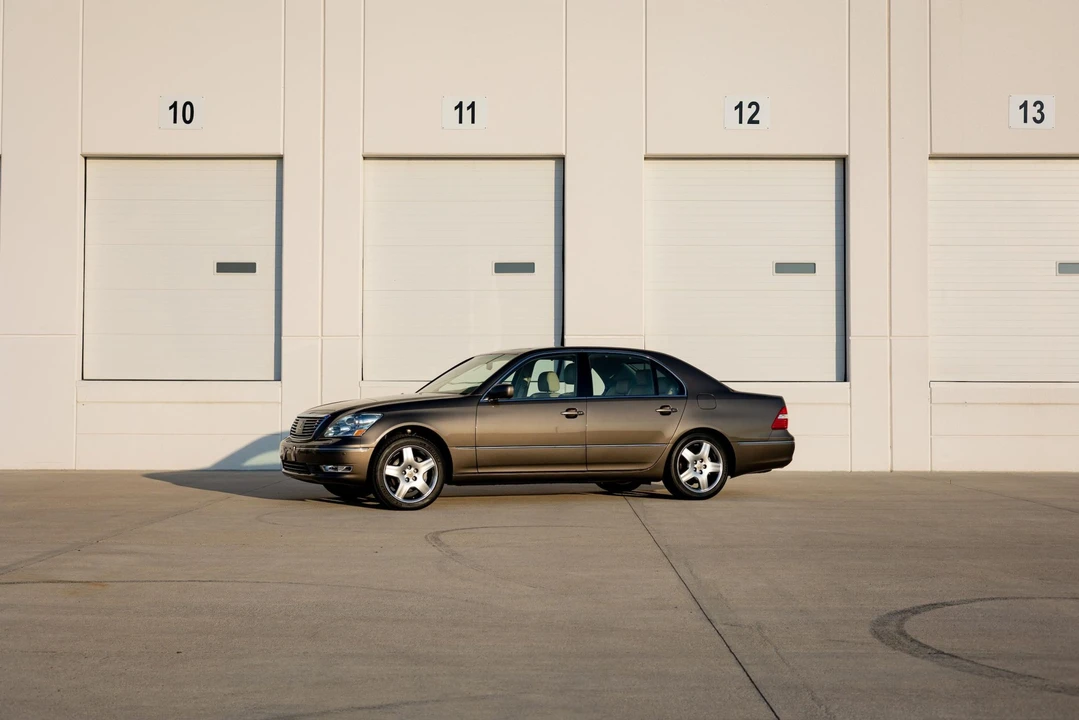 2006 Lexus LS 3rd Gen - Image 10 of 31