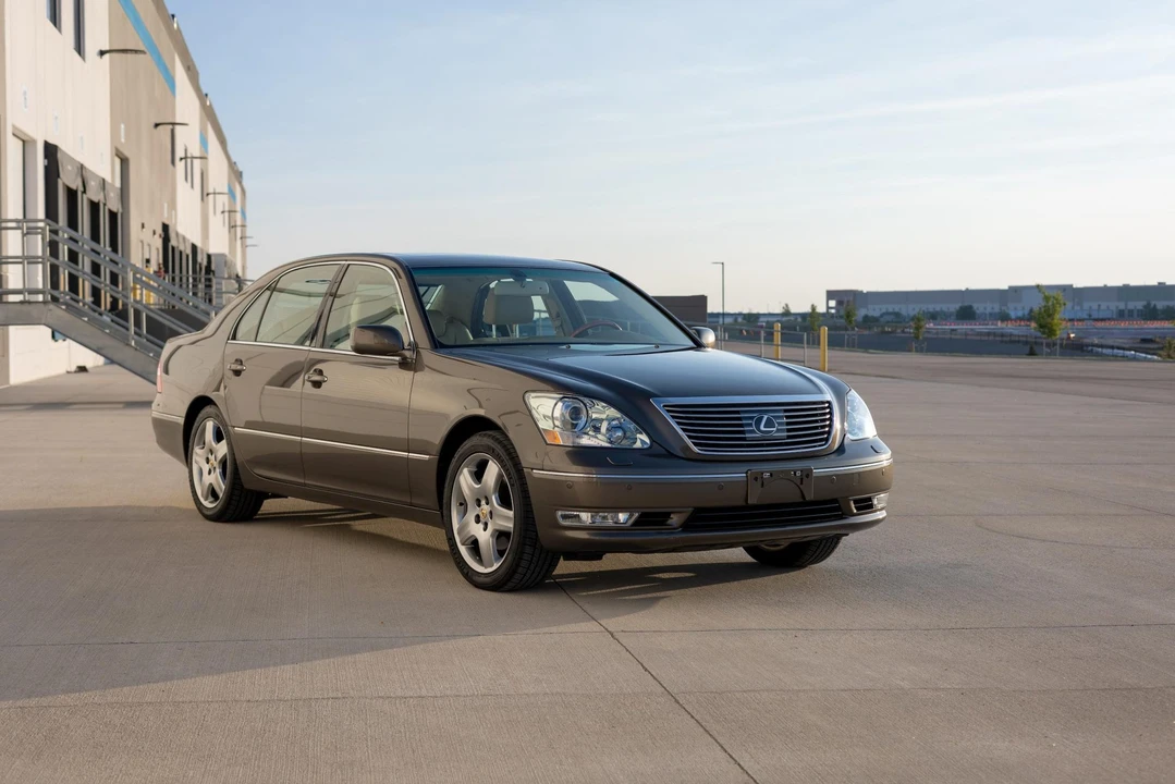 2006 Lexus LS 3rd Gen - Image 2 of 31