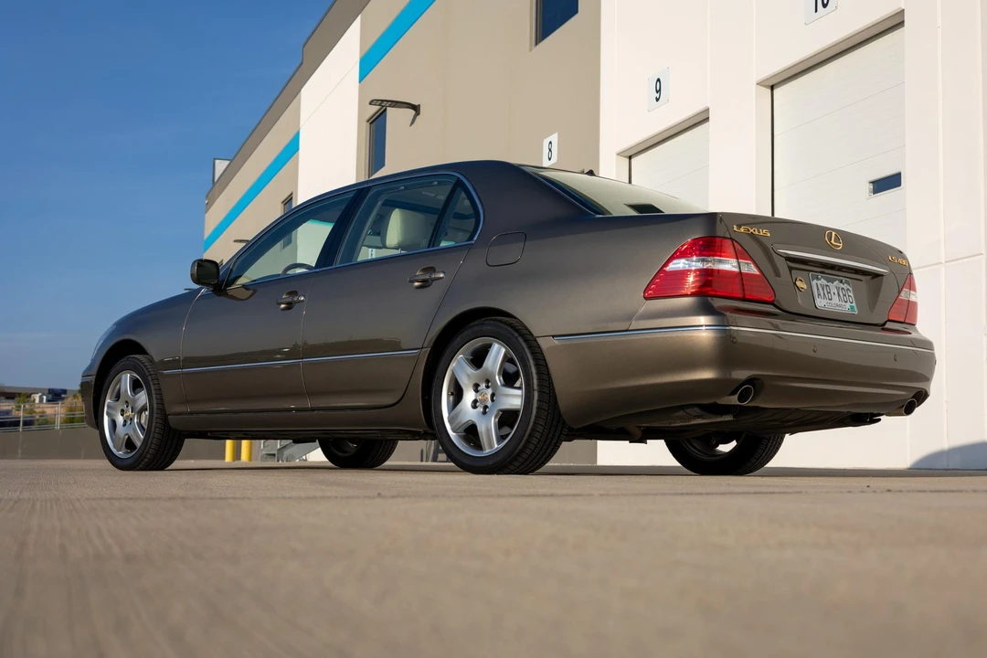2006 Lexus LS 3rd Gen - Image 8 of 31