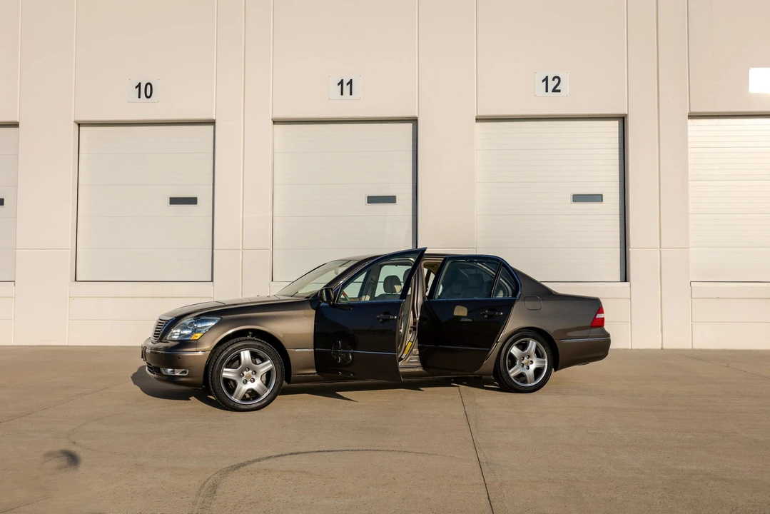 2006 Lexus LS 3rd Gen - Image 18 of 31