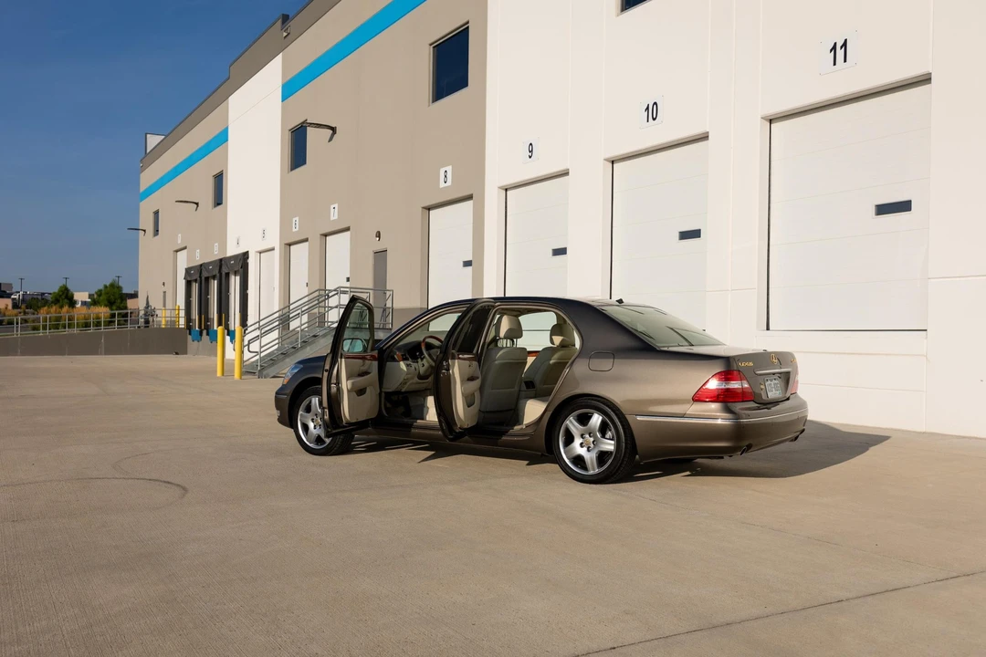 2006 Lexus LS 3rd Gen - Image 20 of 31
