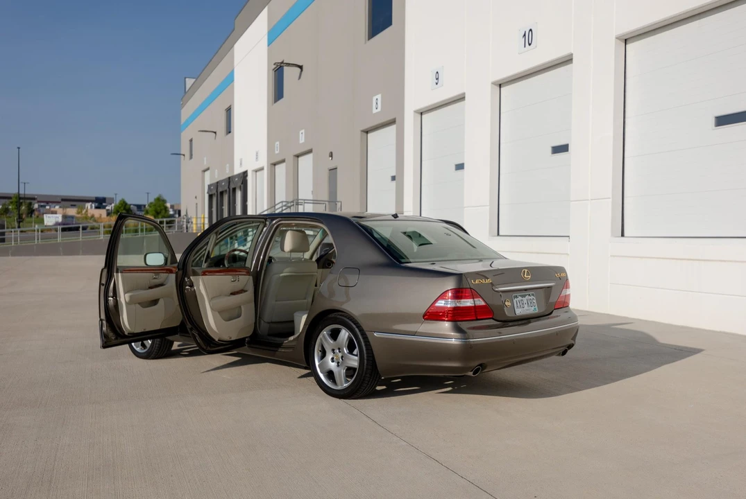 2006 Lexus LS 3rd Gen - Image 22 of 31