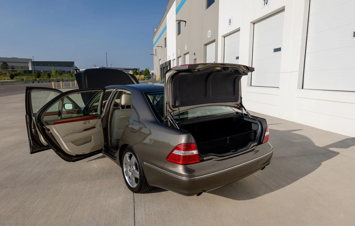 2006 Lexus LS 3rd Gen - Image 23 of 31