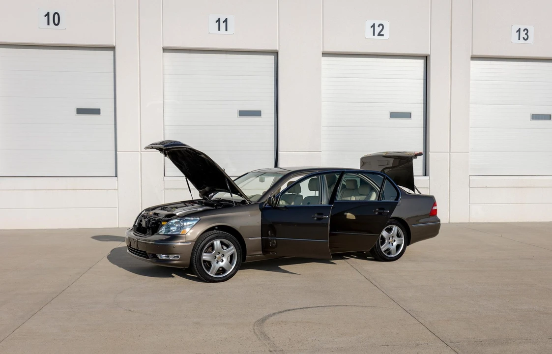 2006 Lexus LS 3rd Gen - Image 17 of 31