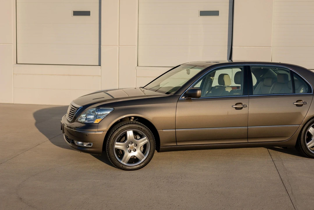 2006 Lexus LS 3rd Gen - Image 25 of 31