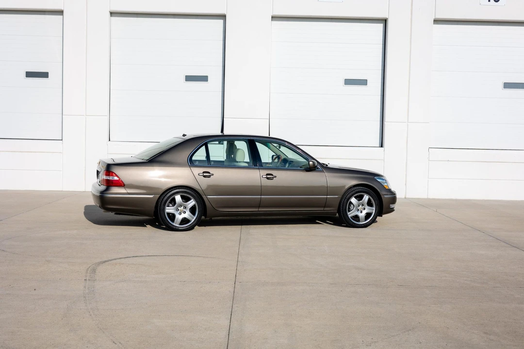 2006 Lexus LS 3rd Gen - Image 5 of 31