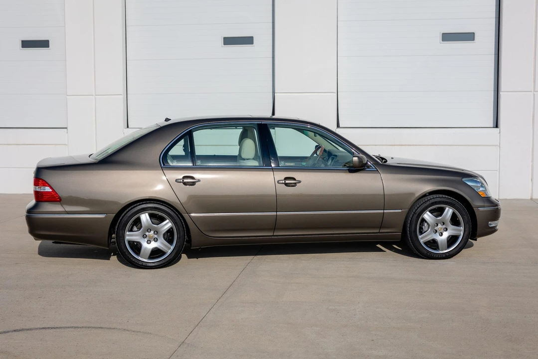 2006 Lexus LS 3rd Gen - Image 4 of 31