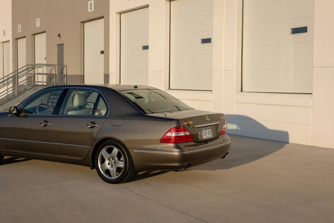 2006 Lexus LS 3rd Gen - Image 26 of 31