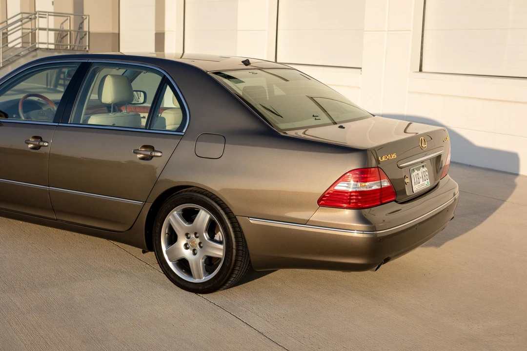 2006 Lexus LS 3rd Gen - Image 27 of 31