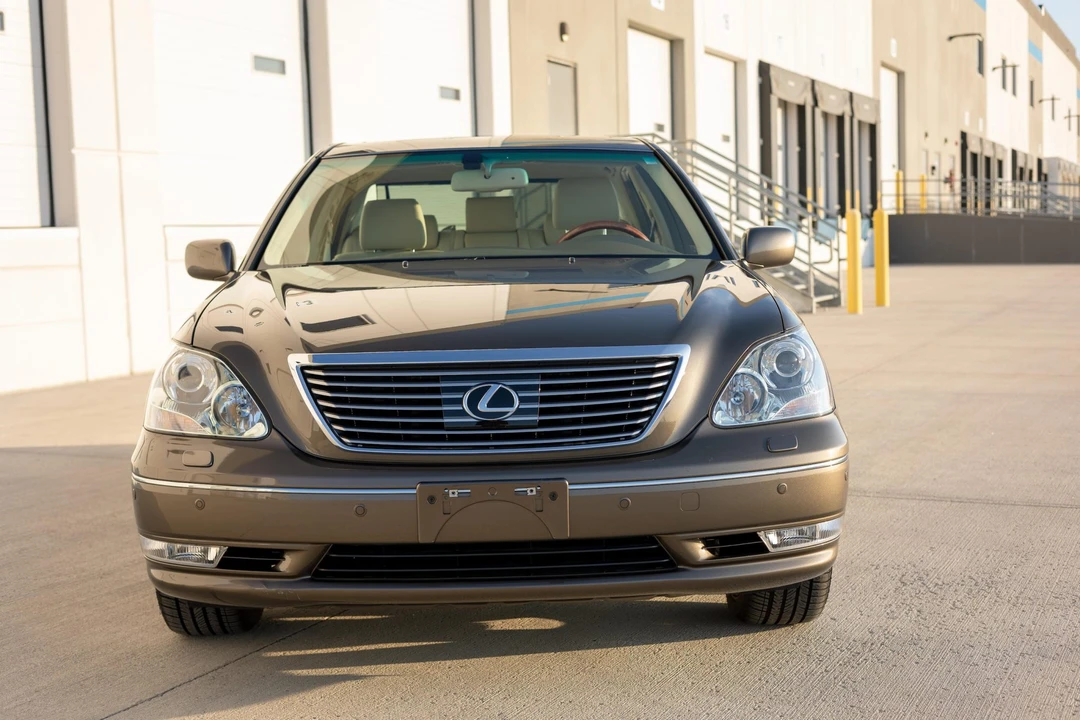 2006 Lexus LS 3rd Gen - Image 14 of 31