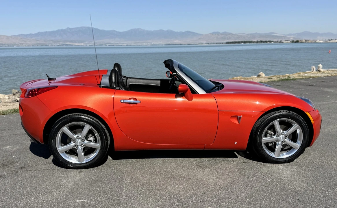 2009 Pontiac Solstice GXP - Image 18 of 31