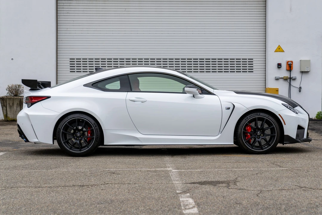 2020 Lexus RC F - Image 8 of 31