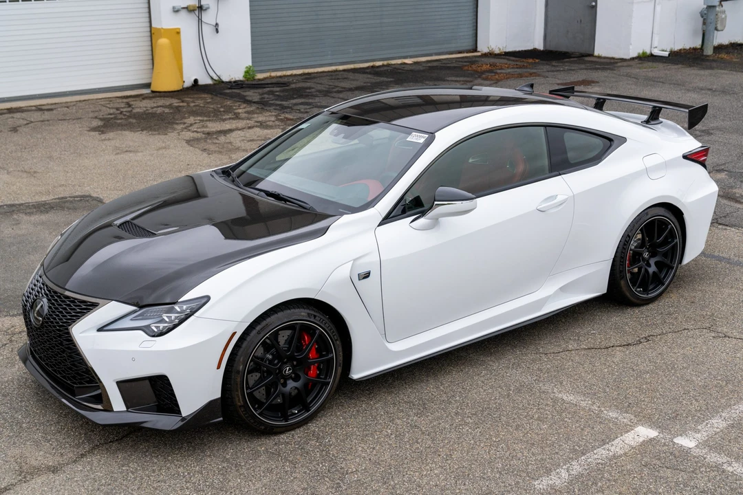 2020 Lexus RC F - Image 13 of 31