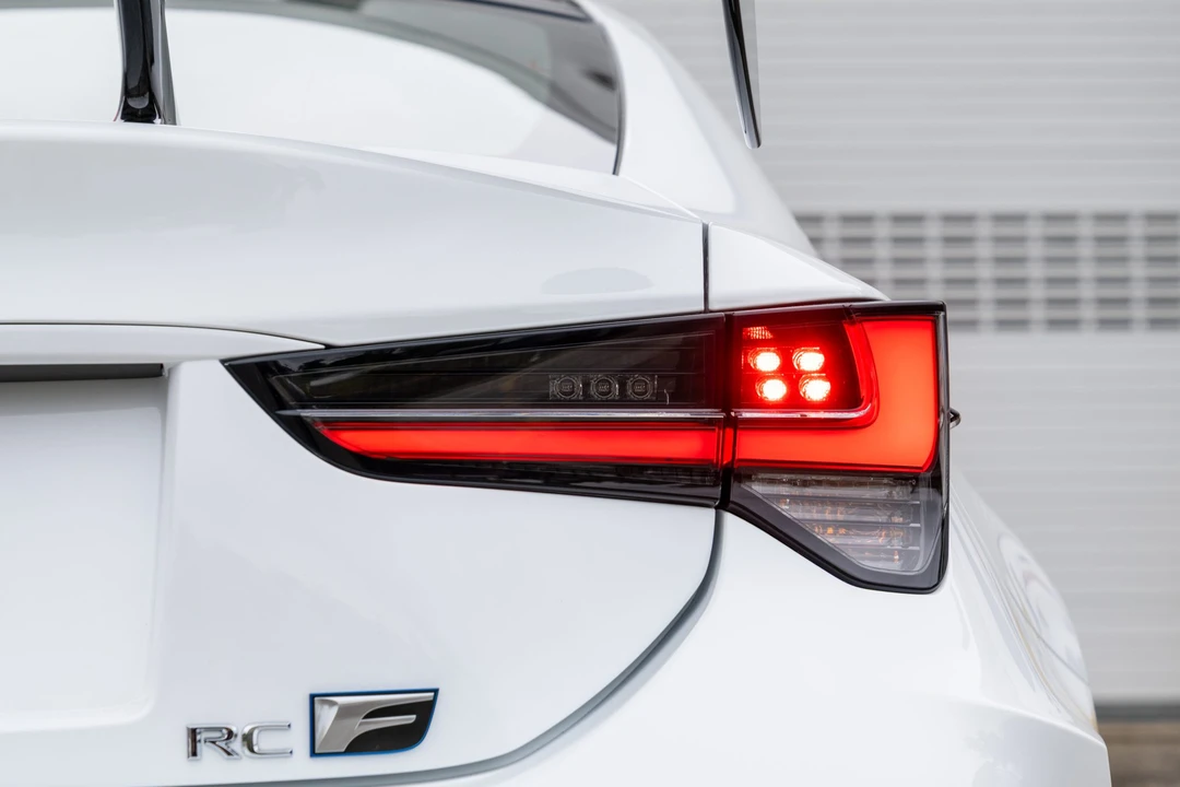 2020 Lexus RC F - Image 19 of 31