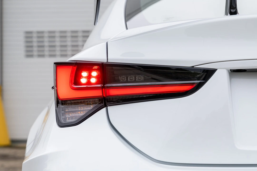 2020 Lexus RC F - Image 18 of 31